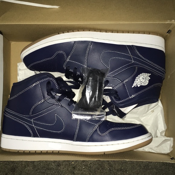 jordan 1 retro mid derek jeter re2pect